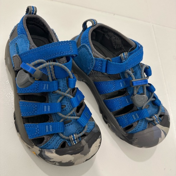 Keen kids water shoe - blue with black and grey camo sole - size 10c - Picture 1 of 4